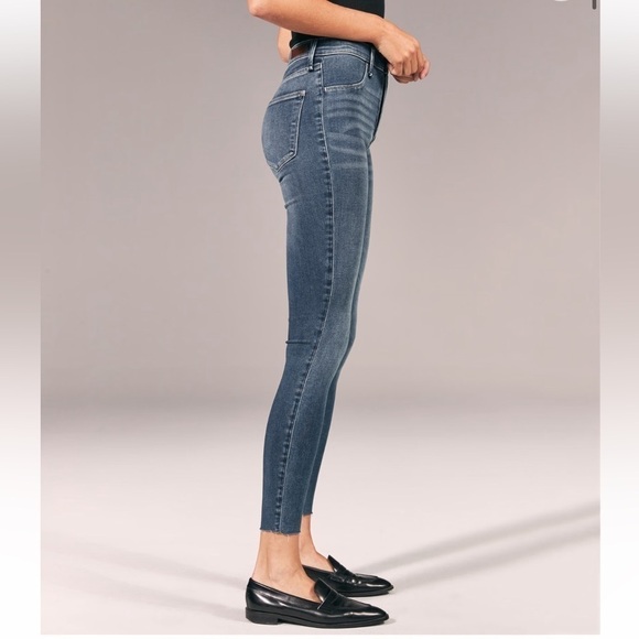 ABERCROMBIE + FITCH Women’s High Rise Jean Legging SUPER SOFT and Stretchy! - Picture 3 of 10